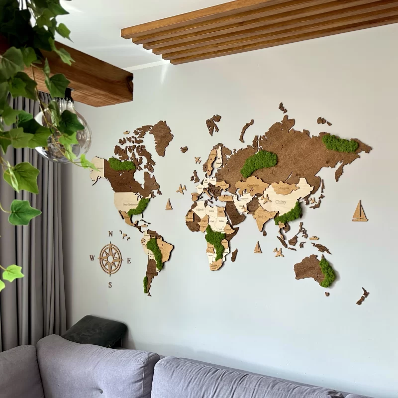 Drewniana mapa świata 3D z mchem. Dekoracja ścienna.