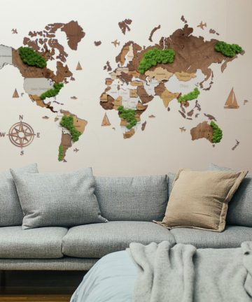 drewniana mapa świata z mchem