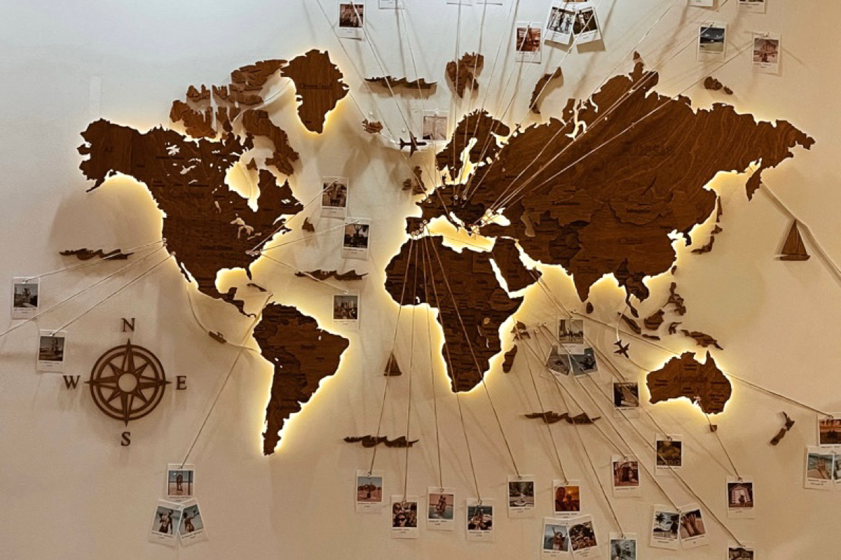 Mapa świata drewniana ze zdjęciami - pamiątka z podróży | LosokaWood.com